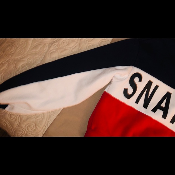 SNATCHED Cropped Pullover 💙🤍❤️ - Picture 3 of 3